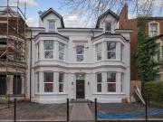 Apt 6, 37 Wellington Park