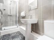 Apt 7, 18 Queen Square