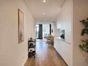 Apt. T1+1 c/ varanda a 190 mt Est. Do Metro S. Bento...