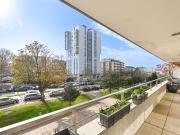 Apt. T5 Duplex c/ 270 m2. Junto ao Bairro de Hollywood...