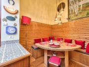 Apt traditionnel près de l'Arc de Triomphe Apt traditionnel près de l'Arc de Triomphe