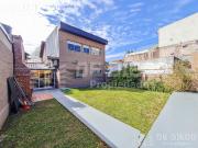 Apto Credito! En venta casa 6 ambientes con jardin...