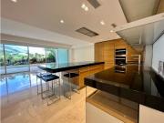 Apto en venta con terraza Altamira. 250 m²