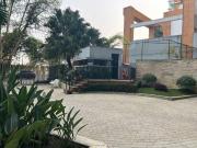 Apto mobiliado 2 quartos e 2 vagas na Av. Silva Jardim!
