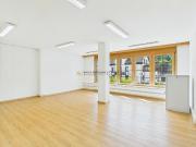 Arbeiten mit Seesicht – Moderne Büros an der Seestrasse...
