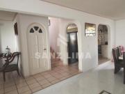 Arboledas 2a. Secc.: Amplia e iluminada casa, en cerrada...