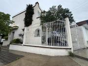 Arboledas VENTA. Casa con 3 recámaras, roof, cuarto de...