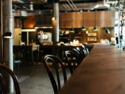 Arcade avec terrasse à Plainpalais