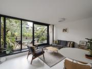 Architect designed flat with terrace & park views