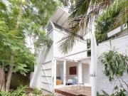 Architect redesigned end terrace in private garden laneway