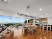 Architectural Esteem with Heavenly Horizons on 916m2 Architectural Esteem with Heavenly Horizons on 916m2