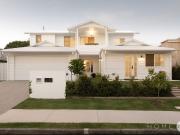 Architectural Excellence Beachside lifestyle!