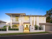 ARCHITECTURAL PEDIGREE IN DRESS CIRCLE LOCATION