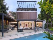 Architectural showpiece and entertainer in premier...