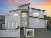 Architecturally Designed Masterpiece Style, Space &...