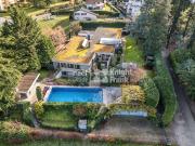 Architektenhaus mit 3 Wohnungen und Außenpool zu...