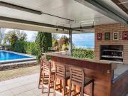 Architektenhaus mit 3 Wohnungen und Außenpool zu...