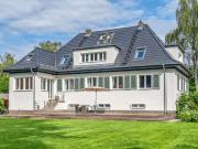 Architektenjuwel in Wassernähe: Wohnen auf ca. 1.800 m2...