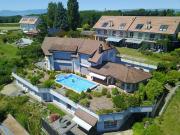 Architektonische Eleganz trifft Panoramablick auf den...