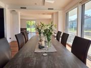 Architektur trifft Luxus Infinity Pool grüne Ruhelage...