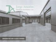 Armazém situado numa zona de fácil acesso às principais...