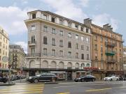 Arkade mit 90 m² im Erdgeschoss, Büro mit 76 m² im...