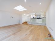 Arkwright Road, London NW3, 3 bed flat to rent, £5,750...