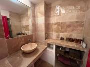 Arles, proche Place du Forum. Appartement avec une cour...