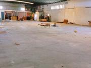 Armazém para arrendamento em Almada
