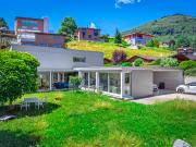 Arosio moderne Villa mitten im Grünen