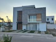 Arquitectura, naturaleza y tecnología en armonía dentro...