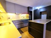 Arquitectura nórdica con jardín y acceso privado