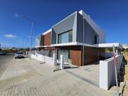 Arquitetura Contemporânea NOVA Moradia T4 com três... Arquitetura Contemporânea NOVA Moradia T4 com três...