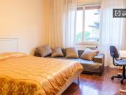 Arredato camera in appartamento a Tiburtina, Roma