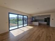 ARRENDA SE AO ANO ESPECTACULAR APARTAMENTO T3 NOVO A...