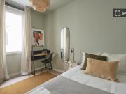 Arrenda se quarto em apartamento T12 em Arroios, Lisboa