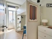 Arrenda se quarto em apartamento T12 em Arroios, Lisboa