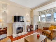 Arrenda T2 mobilado e equipado com estacionamento junto...