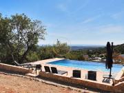 ARRENDAMENTO DE FÉRIAS Villa localizada numa zona de...