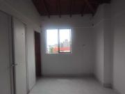 Arrendamos apartamento en laureles con 2 alcobas