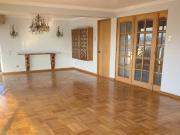 Arrendamos gran departamento con gastos comunes...