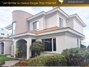 ARRIENDO AMPLIA CASA EN URBANIZACIÓN VISTA GRANDE....