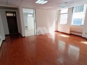 Arriendo amplia oficina, zona centro norte de Quito