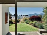 Arriendo año corrido moderno depto.con jardin, Marbella