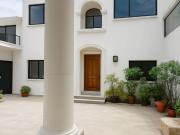¡Arriendo Casa Amoblada en la González Suárez!