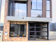 ARRIENDO CASA CERCA AL VIVA