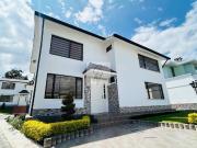 ARRIENDO CASA, CUMBAYÁ LA PRIMAVERA 3 DORMITORIOS