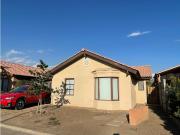 Arriendo casa de 1 piso 3D 2B en Condominio Alto San Esteban