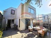 Arriendo Casa de 2 Pisos en Condominio