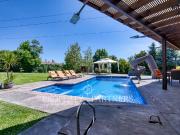 Arriendo casa excepcional con gran terreno en pasaje...